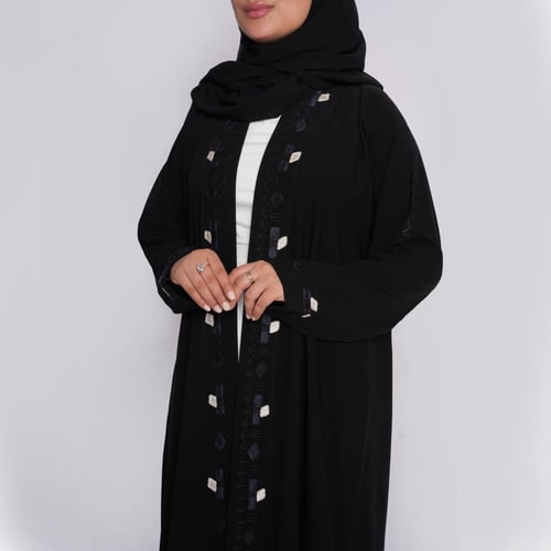 عباية سوداء بتطريز باللون الاسود، ابيض، البنفسجي و...