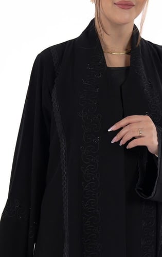 عباية سوداء بتطريز اسود يدوي فاخر