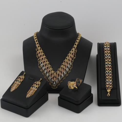 طقم ذهب مموج ملون ملفت - عيار 18