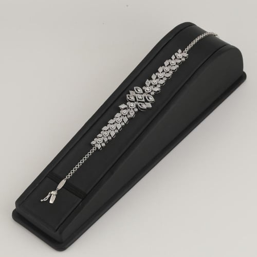 طقم ذهب ابيض انيق بتصميم الماس - عيار 18