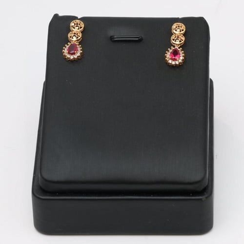 طقم ذهب دوائر بنقش مميز مع دمعة حمراء - عيار 21