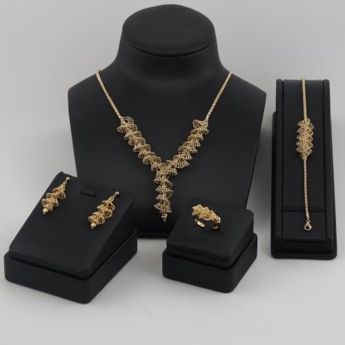 طقم ذهب بتصميم ياباني ملفت - عيار 21