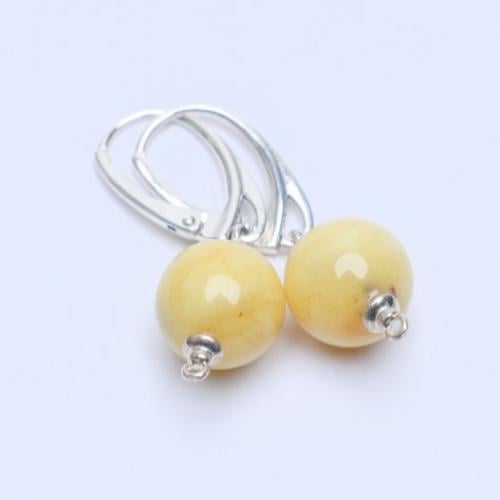 حلق الكهرمان الطبيعي كروي