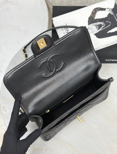 شنطة نسائية Chanel ماستر