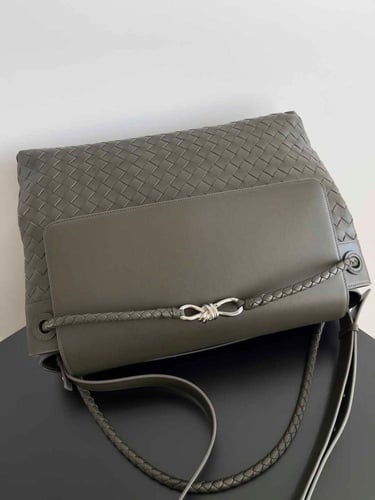 شنطة BOTTEGA ماستر