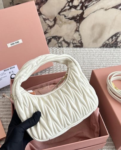 شنطة نسائية miumiu كوبي 1