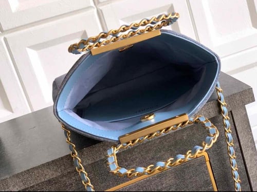 شنطة نسائيه Chanel ماستر