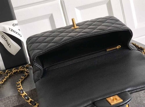 شنطة نسائية Chanel ماستر
