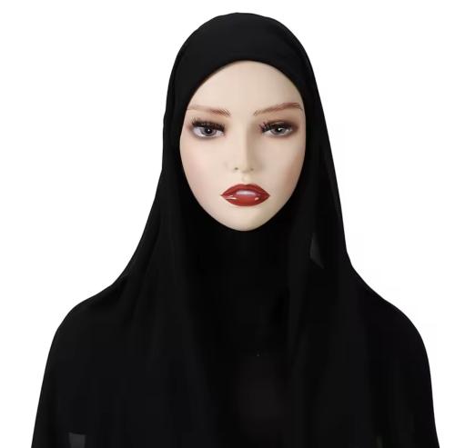 حجاب نسائي بقبعة