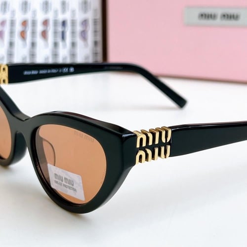 نظارة شمسية miu miu ماستر