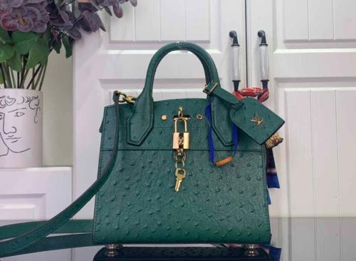 شنطة نسائية LV ماستر