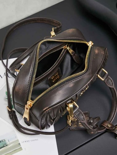 شنطة نسائية miumiu ماستر