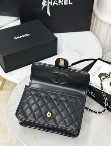 شنطة نسائية Chanel ماستر