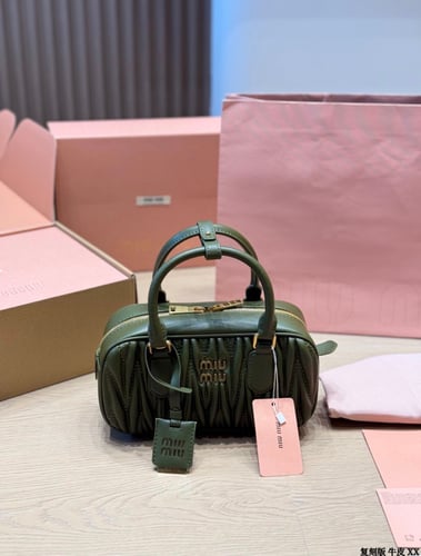 شنطة نسائية miumiu كوبي1