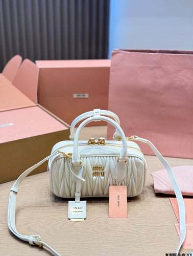 شنطة نسائية miumiu كوبي1