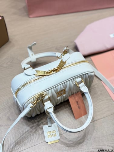 شنطة نسائية miumiu كوبي1