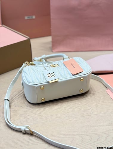 شنطة نسائية miumiu كوبي1