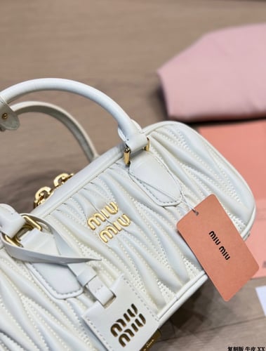 شنطة نسائية miumiu كوبي1