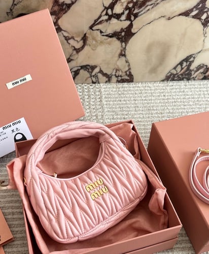 شنطة نسائية miumiu كوبي 1