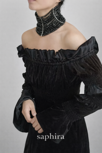 Black crystal chocker