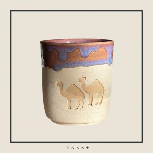 كوب فخاري بزخرفة الجمال