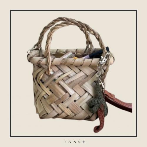 حقيبة خوص صغير