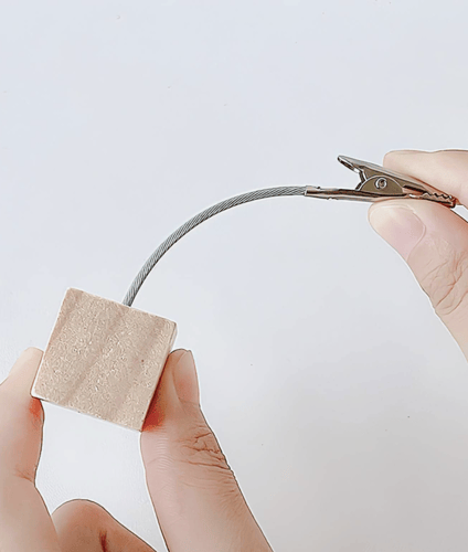 حامل بطاقات وصور خشبي لون أبيض