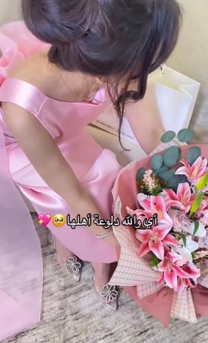 فستان سهرة انيق ميكادو عليها عروض