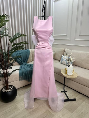 فستان سهرة انيق ميكادو عليها عروض