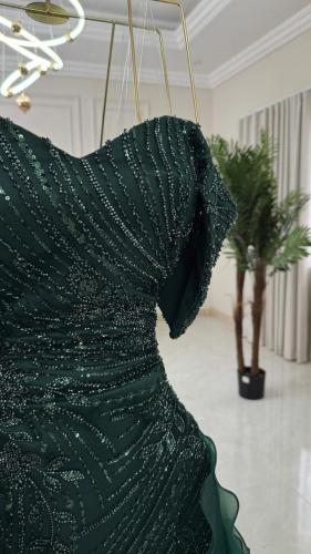 فستان سهره وردي واخضر وسماوي