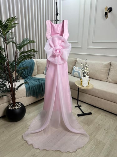 فستان سهرة انيق ميكادو عليها عروض