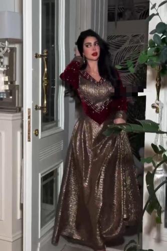 فستان سهره احمر على ذهبي