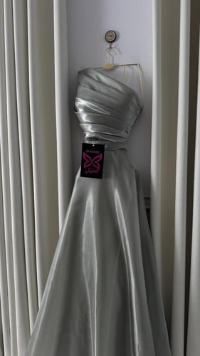 فستان سهره زيتوني على رمادي