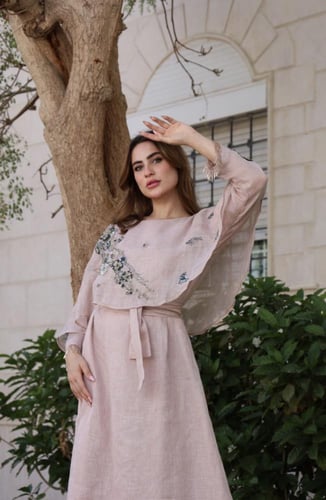 ثوب دستي بنك مع تطريز وردات