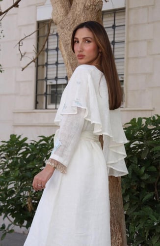 ثوب ليين ابيض أوف وايت مع تطريز وردات