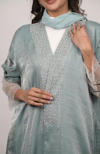 عباية كريب تفني مزرق مع لمعه فضي