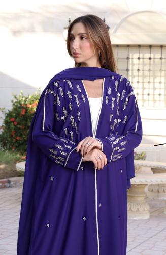 عباية كريب موف بتطريز قصب ذهبي