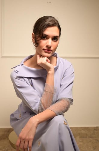 ثوب كريب موف بتطريز كريستال