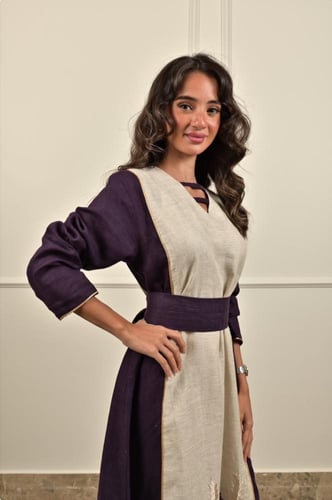 ثوب لليينن موف مع وردات