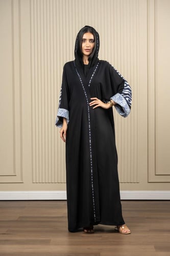 عباية كريب اسود مع ازرق