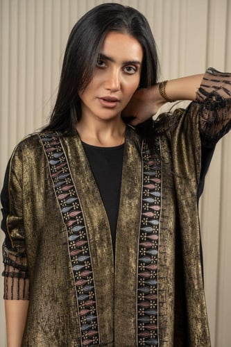 عباية كريب اسود مع ذهبي بتطريز