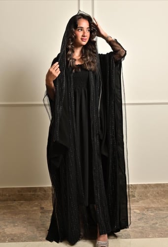 عباية اسود مشلح تل اسود مطرز بالذهبي