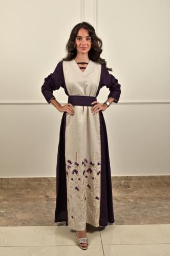 ثوب لليينن موف مع وردات