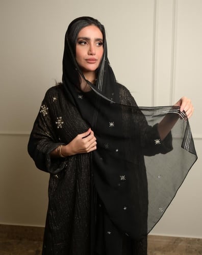 عباية النجوم مطرز بالكريستال