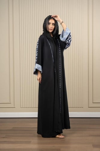 عباية كريب اسود مع ازرق