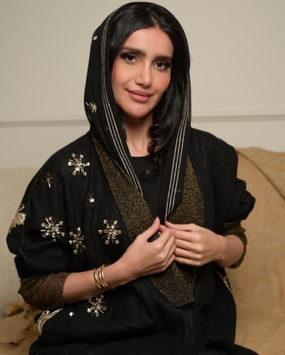 عباية النحلات مطرز بالكريستال