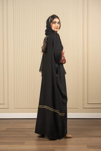 عباية اسود بأكمام عودي مع تطريز نخلات ذهبي