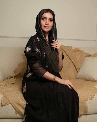 عباية النحلات مطرز بالكريستال