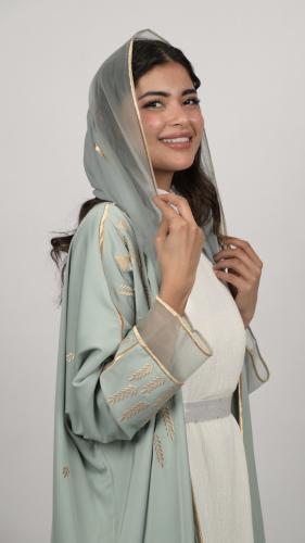 عباية كريب تيفني مع تطريز ذهبي