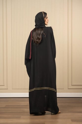 عباية اسود بأكمام عودي مع تطريز نخلات ذهبي